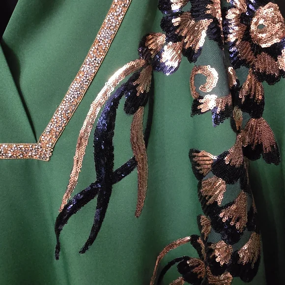 Elegant Green Kaftan with Embroidered Design - Picture 4 of 4